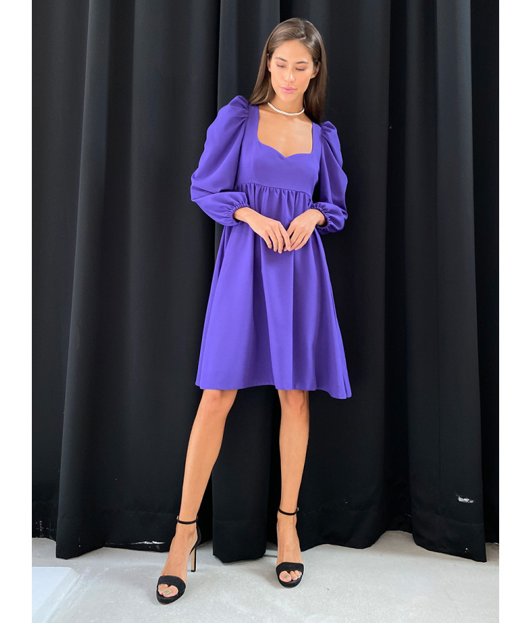 Платье с фигурным вырезом фиолетовое
